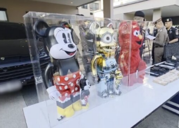 ด่วน! ปส.ทลายเครือข่ายยาเสพติด บุกบ้านหรูย่านตลิ่งชัน ยึดรถหรู–ของกลางอื้อช็อก! พบ 1 ในผู้ต้องหาเป็น ผู้สมัคร สส. พรรคดัง เงินหมุนเวียนทะลุ 2 หมื่นล้าน