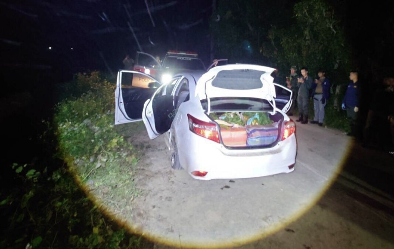 ไล่ล่ากลางดึก! รถต้องสงสัยฝ่าแนวเจ้าหน้าที่ เสียงปืนสนั่นนานนับนาที ก่อนรู้ความจริงในรถทำเอาผงะ