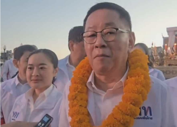 “ประเสริฐ” นำทีมผู้สมัคร พท.โคราช ไหว้ย่าโม ลั่นมั่นใจกวาดครบ 16 เขต