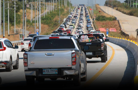 คนแห่กลับกรุงเทพ เส้นทางไหนใช้เวลานานเป็นพิเศษ?