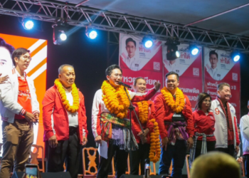 มั่นใจแลนด์สไลด์! “ยศชนัน” บุกบึงกาฬประกาศยึด 3 เขต ลั่นฟ้าเปิดหลัง “ภูมิธรรม” รอดคดีฮั้ว สว. พร้อมเดินหน้าแก้จนเต็มสูบ