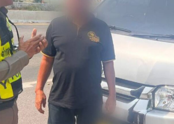 โป๊ะแตกคาด่าน! รวบกระบะป้ายแดงสอดไส้ เห็นเลขไมล์ถึงกับผงะ เผยจุดพิรุธที่คนร้ายพลาดอย่างแรงจนตำรวจรู้ทัน