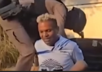 หมดสภาพตำนาน! รวบ “อดีตนักมวยแชมป์โลก” เมาคลั่งอาละวาดทุบรถชาวบ้านพังยับ ชาวเน็ตสุดเอือมโดนจับซ้ำซากเป็นครั้งที่ 4 ลั่นอย่าให้มีครั้งที่ 5!