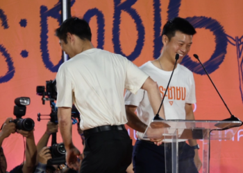 ปลุกกระแสส้มทั้งแผ่นดิน! “ธนาธร” มั่นใจรัฐบาลประชาชนเกิดขึ้นจริง 8 ก.พ. นี้ ลั่นกาพรรคประชาชนถล่มทลาย “เท้ง” ประกาศกร้าวเป็นนายกฯ ที่หลังตรงต่อเผด็จการแต่อ่อนน้อมต่อประชาชน