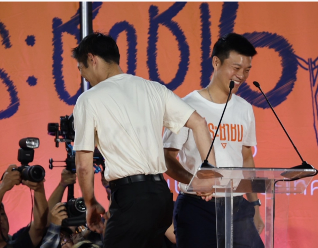 ปลุกกระแสส้มทั้งแผ่นดิน! “ธนาธร” มั่นใจรัฐบาลประชาชนเกิดขึ้นจริง 8 ก.พ. นี้ ลั่นกาพรรคประชาชนถล่มทลาย “เท้ง” ประกาศกร้าวเป็นนายกฯ ที่หลังตรงต่อเผด็จการแต่อ่อนน้อมต่อประชาชน