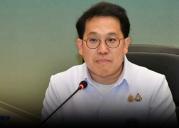 การเมืองพ่นพิษ? รมว.สธ. ปัด “อนุทิน” สั่งฟัน “หมอสุภัทร” เซ่นจัดซื้อ ATK ยันมติปลดออกเป็นไปตามระเบียบวินัยปกติ ไม่รู้มาก่อนว่าเป็นผู้สมัคร สส. พรรคประชาชน!