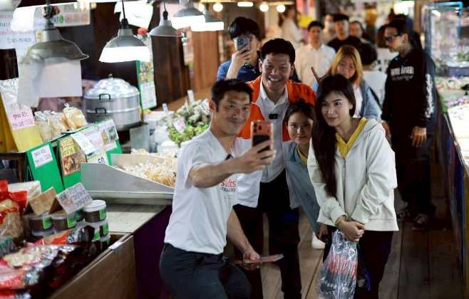 แค้นต้องชำระด้วยคะแนน! “ธนาธร” บุกนครปฐม ปลุกชาวบ้านเปลี่ยนความผิดหวังปี 66 เป็นพลังกาส้มท่วมทลาย โต้ข่าวลือขาลง ลั่นดึง “พิธา” เสริมทัพตอกย้ำกระแสยังแรงไม่มีแผ่ว