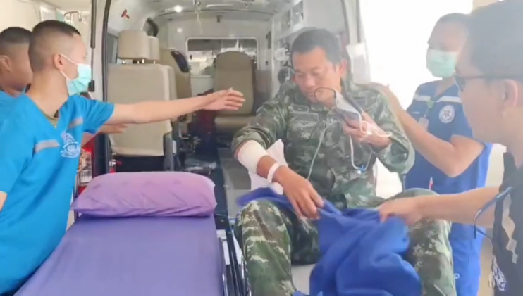 ทบ. เตือนกัมพูชาให้เคร่งครัดในข้อตกลงหยุดยิง ฮึ่ม! อย่าให้มีครั้งที่ 2 อาจจำเป็นต้องตอบโต้ ด้าน จ.ส.อ.ปรัชญา ถูกสะเก็ดระเบิดแขนขวา อาการปลอดภัย ถึง รพ. แล้ว