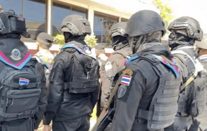 ตำรวจสระแก้ว เปิดปฏิบัติการเชิงรุก ปิดล้อมตรวจค้น “ตลาดโรงเกลือ” จับแรงงานต่างด้าว ชาวกัมพูชา 3 ราย เข้าเมืองผิดกฎหมาย พร้อมตรวจยึดของกลาง บุหรี่เถื่อน-สินค้าหนีภาษี