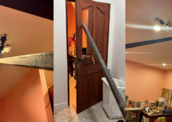 ชาวบ้าน ตื่นตระหนก เหล็กเส้นใหญ่ ร่วงจาก เครน ตกใส่หลังคา ทะลุกลางบ้าน โชคดีไม่มีบาดเจ็บ-เสียชีวิต