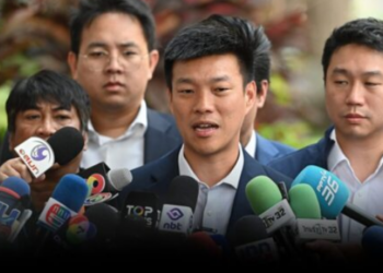 ศึกนี้มีหนาว! “เท้ง” มั่นใจอะไรบางอย่าง? หลังประกาศท้าชนเจ้าถิ่นสุพรรณฯ เย็นนี้… จับตาความลับที่เตรียมจะเปิดเผยบนเวทีที่อาจทำให้อีกพรรคถึงกับจุก!